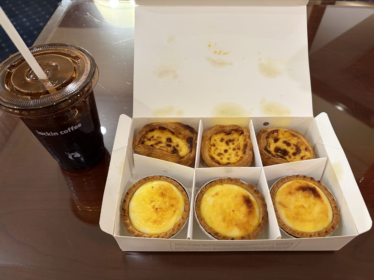 リリアンベーカリーのエッグタルトとチーズタルト